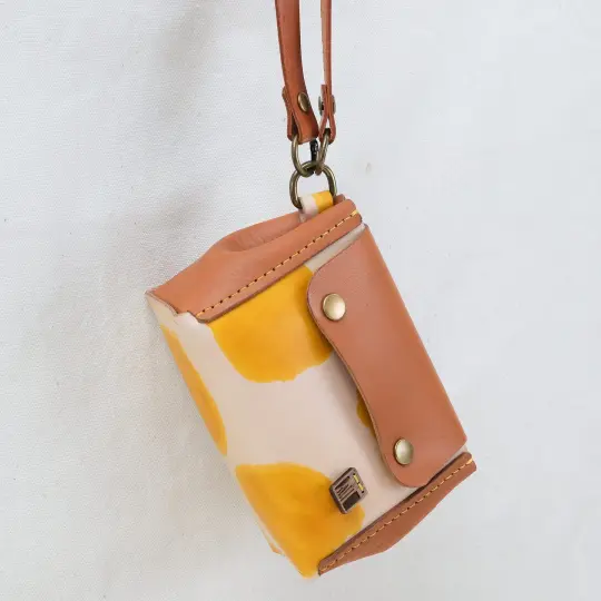 Paint Little Purse Hang yellow + tan