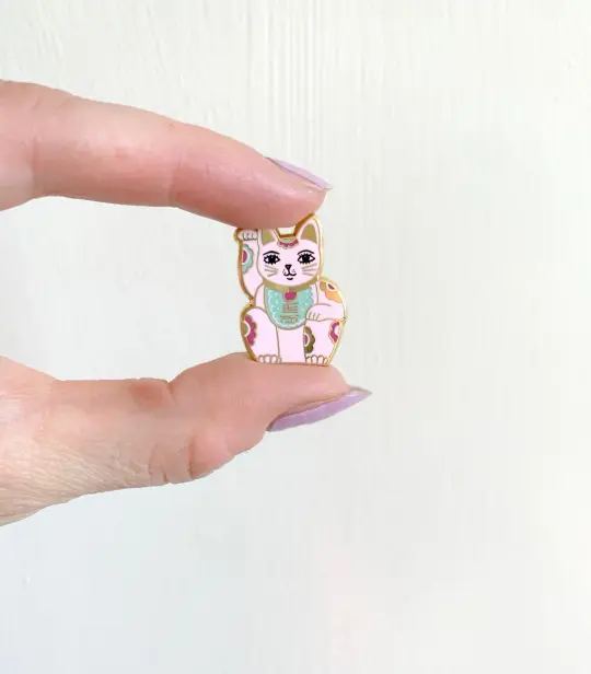Lucky Cat Enamel Pin | Gold