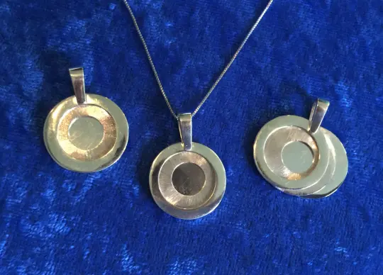 The Swinging Target Pendant