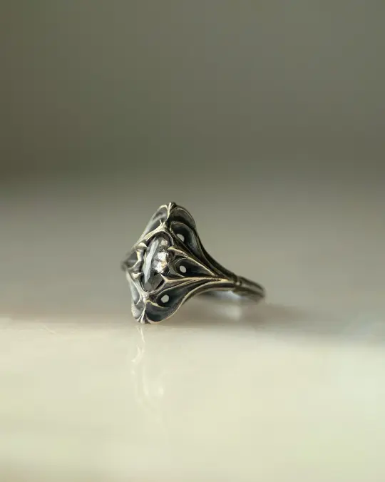 Navis // 4x8mm
