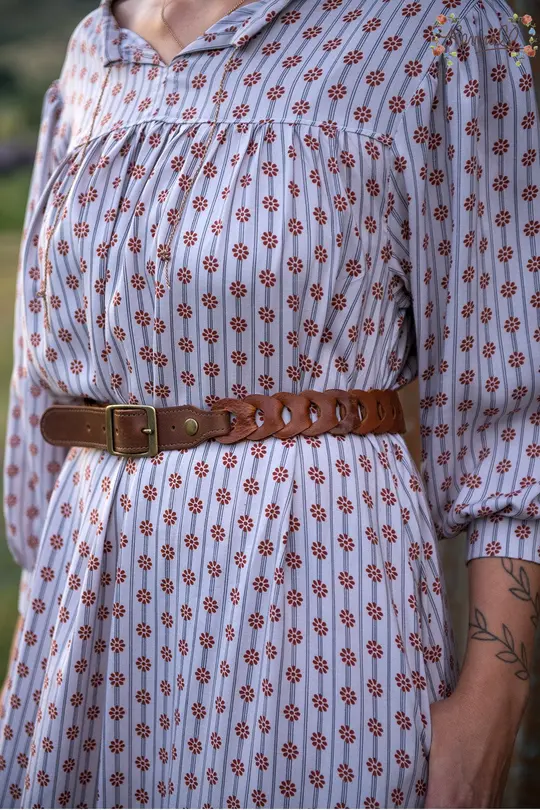 The Solid Calico Belt in Chestnut
