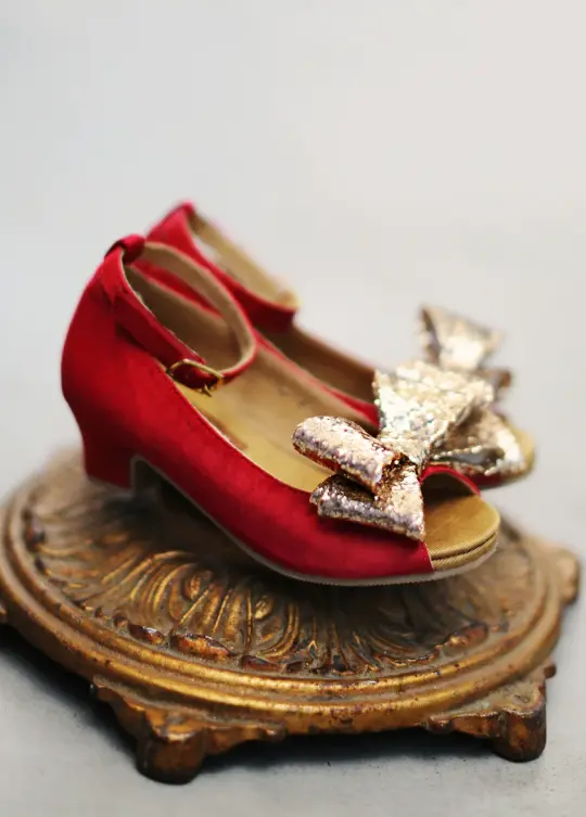 Valeria Heel in Red