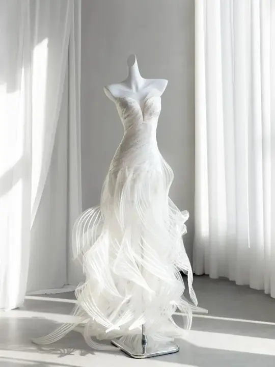 White strapless fitted long ball gown/bridal dress R8854