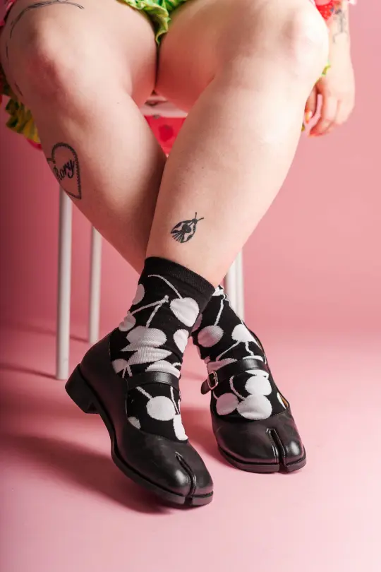GOTH CHERRY JUMBLE TABI SOCKS
