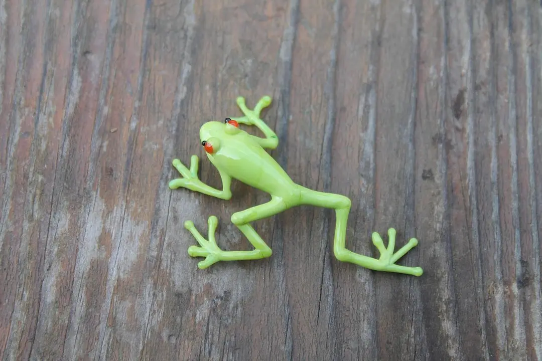 Bright Green Glass Frog Figurine With Red Eyes - Handmade Murano Miniature
