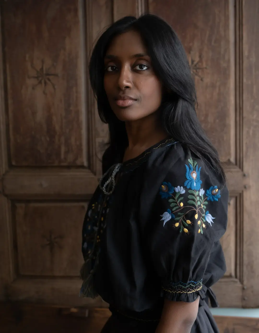 Blouse "Timea" brodée fleurs Matyó noire