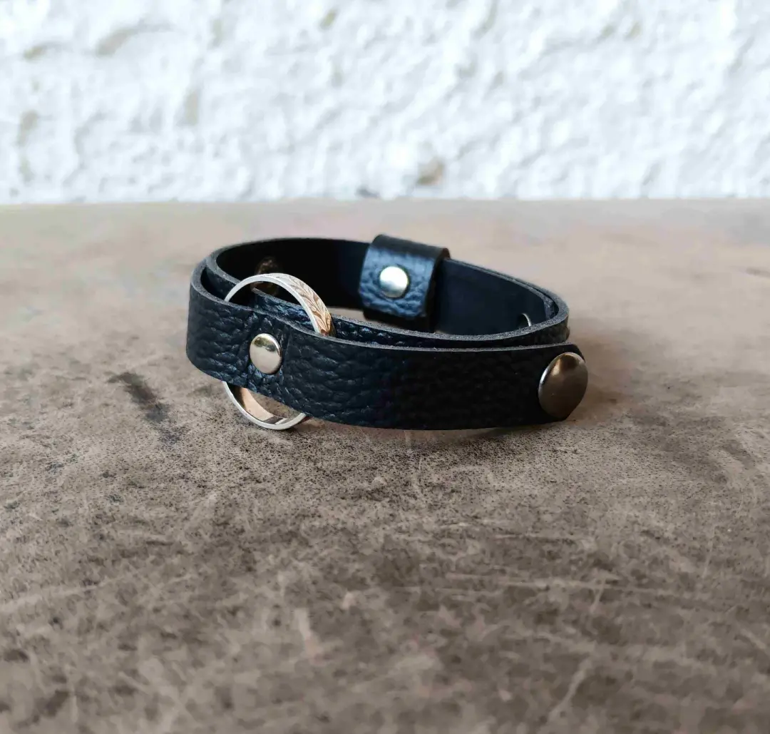 Minimalist Watchband Ring Holder Bracelet | Black Leather
