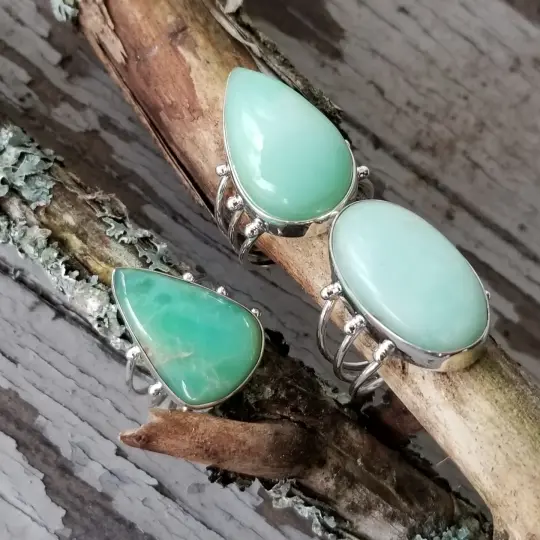 Tres Heilos - Chrysoprase Rings in Sterling Silver