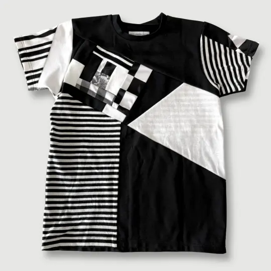 size medium - sample sale - black + white tee shirt