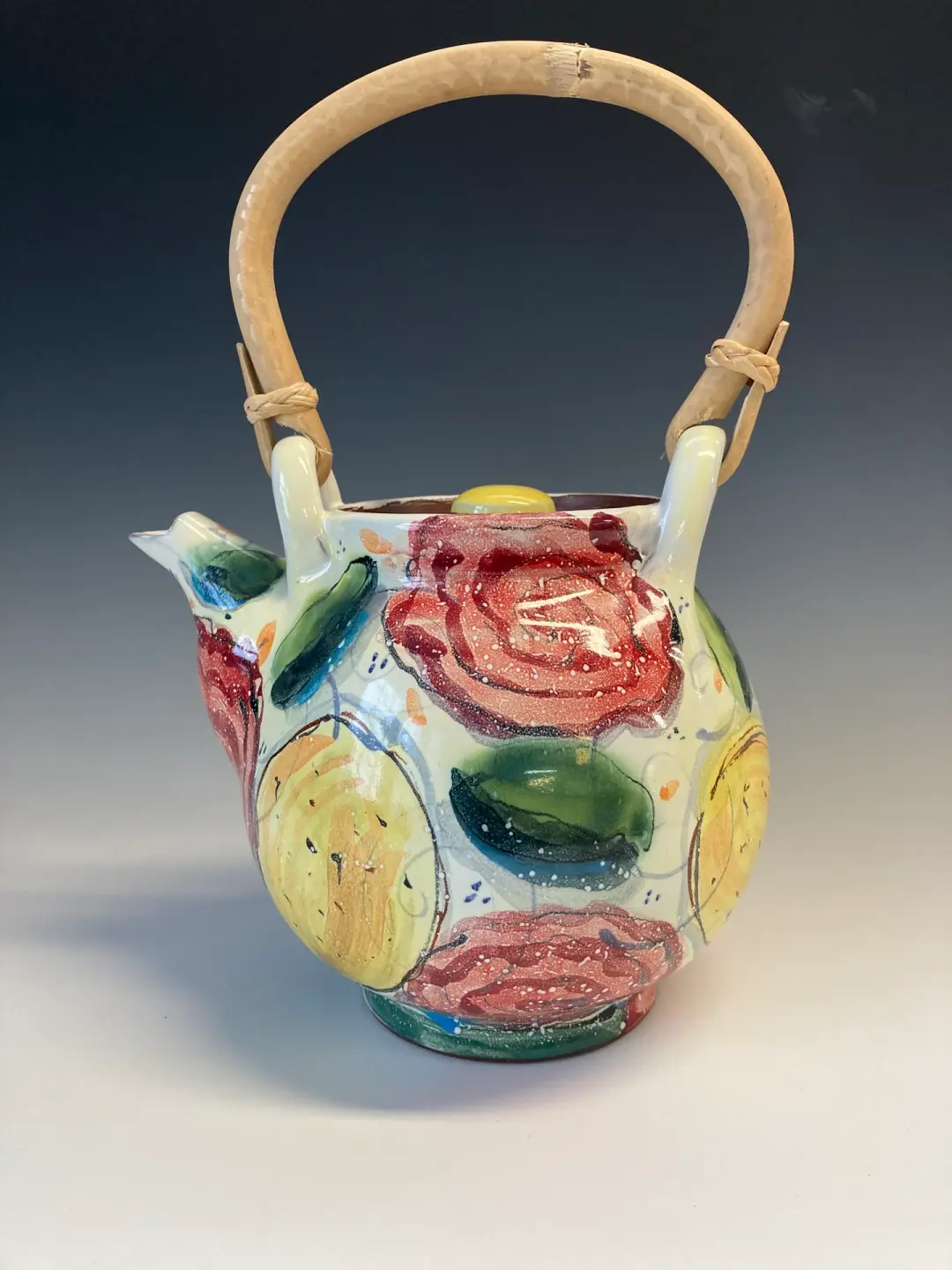 Roses, leaves and lemons tea pot