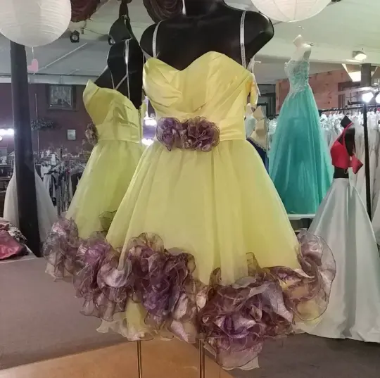 Elegant Yellow Frilled Homecoming Dress ,A-Line Spaghetti Straps Applique Short Prom Dress RS828