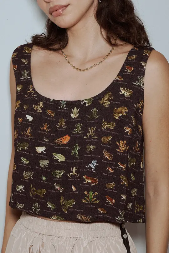 3 left - Scoop Crop Tank Soft Linen Favorite Frogs