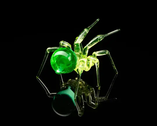 Green Yellow Uranium Glass Spider Figurine – Miniature Insect – Sci-Fi Glow in the Dark Sculpture – Handmade Lampwork