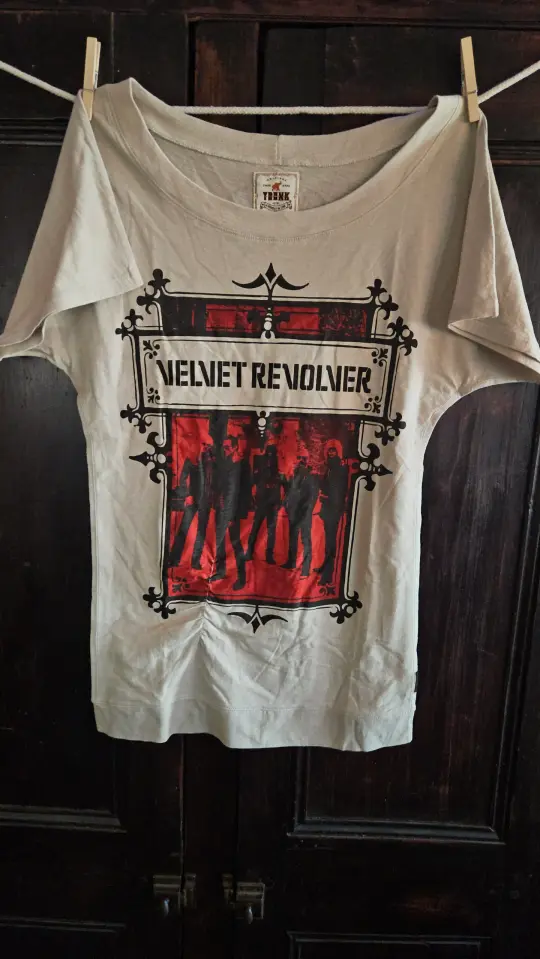 Velvet Revolver Trunk brand scoop collar t-shirt, S