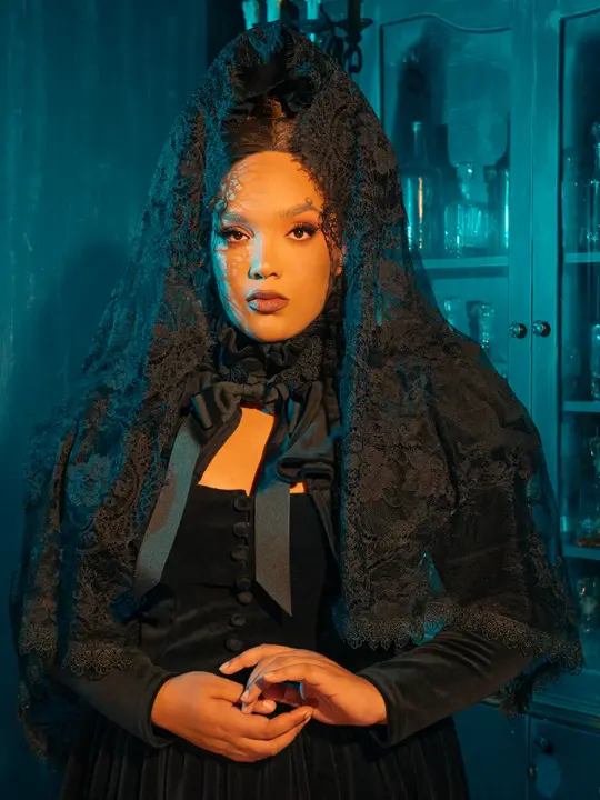 Lace Mourning Scarf Veil in Black