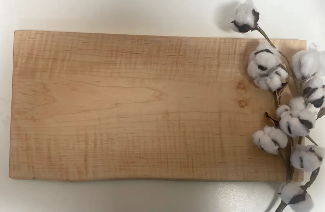23LN01 - Live Edge Maple Board