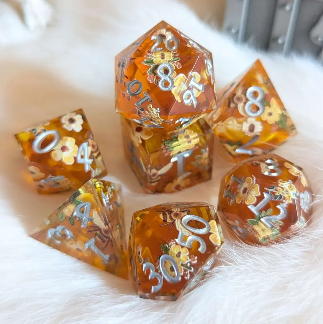 Honey Blossom Sharp-Edge Dice Set – 7-Piece Golden Honey Bee Flower DnD Dice