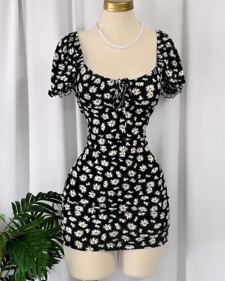 Black bottom small daisy floral waist slimming A-line short skirt homecoming dress R3127