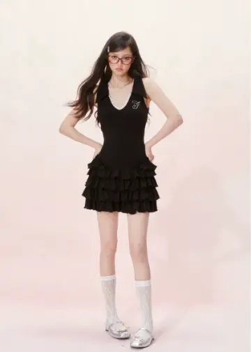 Fairycore Black Sleeveless Dress With Tiered Cake Skirt And V-Neckline R9296