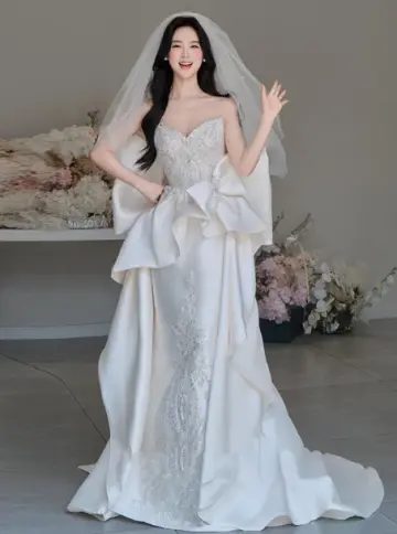 Cute White A-Line Sweetheart Satin Bow Ribbon Wedding Dress with Beaded RS151