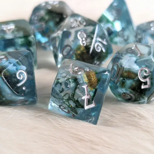Blue Flower and Moss Dice Set – 8-Piece Botanical DnD Dice with Paw D6 | Fennek & Finch