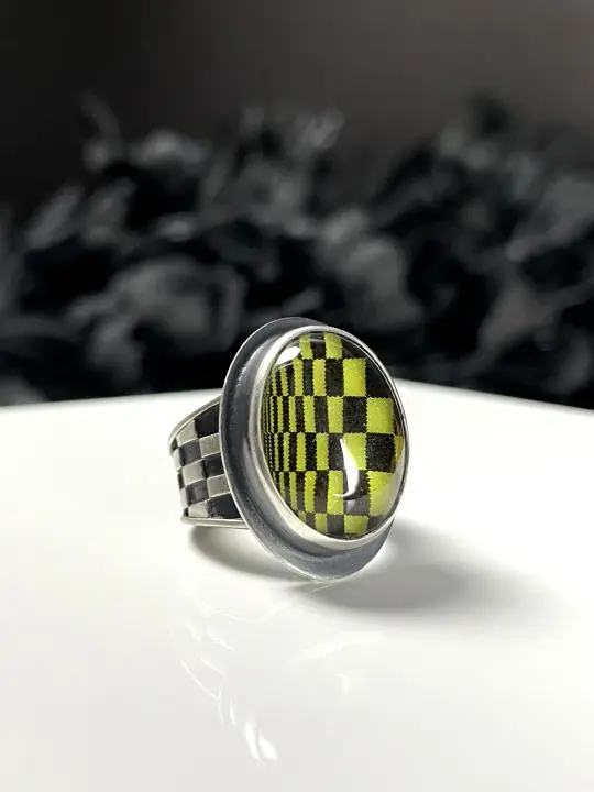 Yellow Glowing Quartz Illusion Ring - Size 5.5
