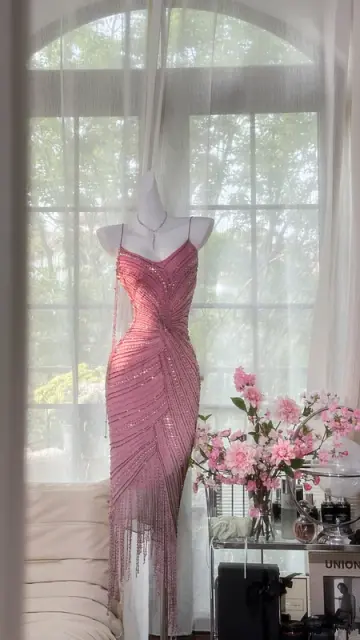 Light pink gradient halter top, fitted waist, elegant tassel skirt, ball gown R7658