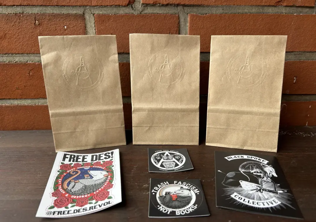 FREE DES!  sticker pack