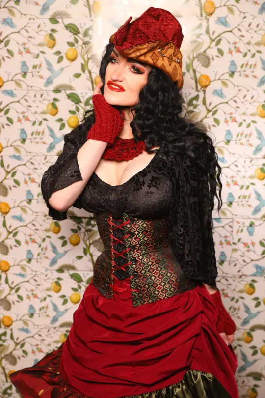 Petite Wench in Troubadour Jacquard - The Wandering Minstrel Collection