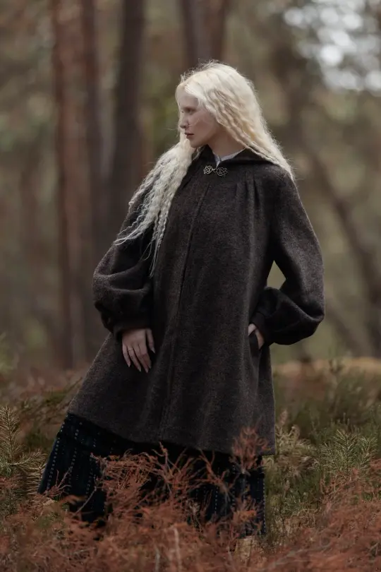 Manteau-cape à capuche “Aneta” pure laine marron