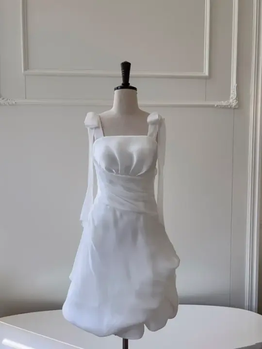 White suspenders with laces, slim waist and flower bud skirt, elegant short skirt for homecoming dress R5022