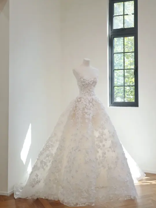 Off-white strapless floral appliqué fitted waist puff skirt long ball gown/bridal dress R8465