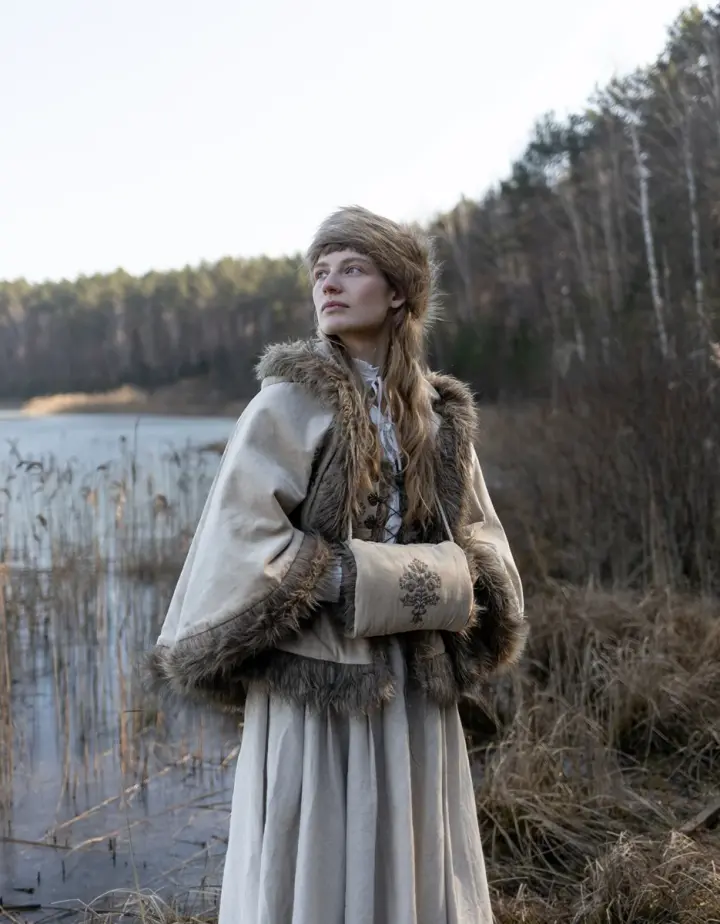 Cape 'Lavinia' en velours brodée couleur céramique
