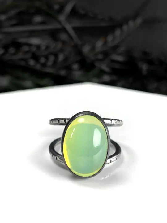Uranium Glass Orbit Ring