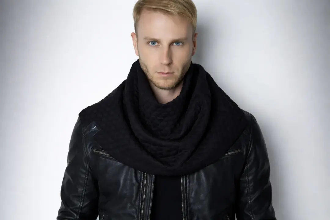 SC3 QRA Big circle scarf