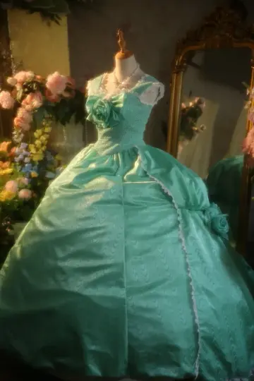 Light green halter-neck fitted waist ball gown with a full skirt R7265
