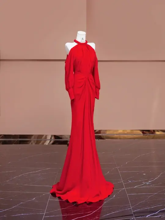 Red halter-neck, fitted waist, backless, sexy long ball gown/bridal dress R8382
