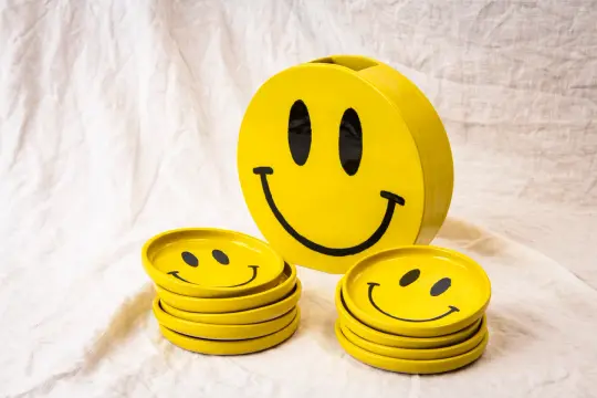 Smiley circular vase medium