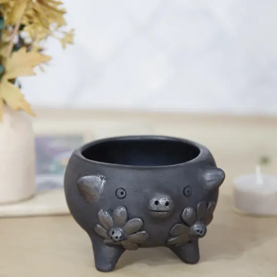 Barro Negro Cochinito Salsa Bowl with Flowers