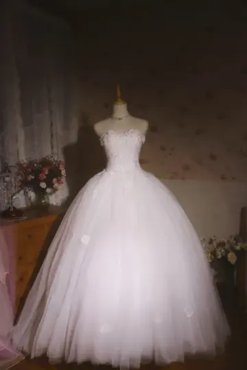 White strapless fitted waist ball gown/bridal dress R7255
