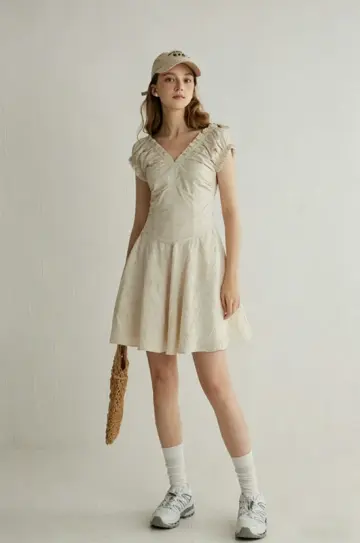 Beige Floral Print Mini Dress Women With Ruffled V-Neck And Puff Sleeves R9456