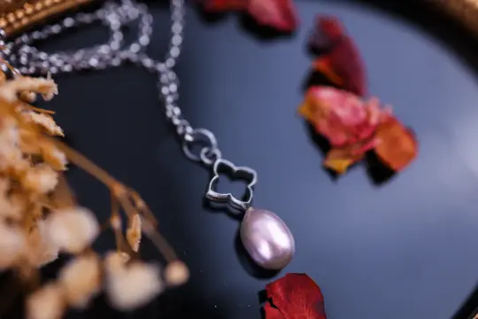 Holy Pearl Pendant - Pink