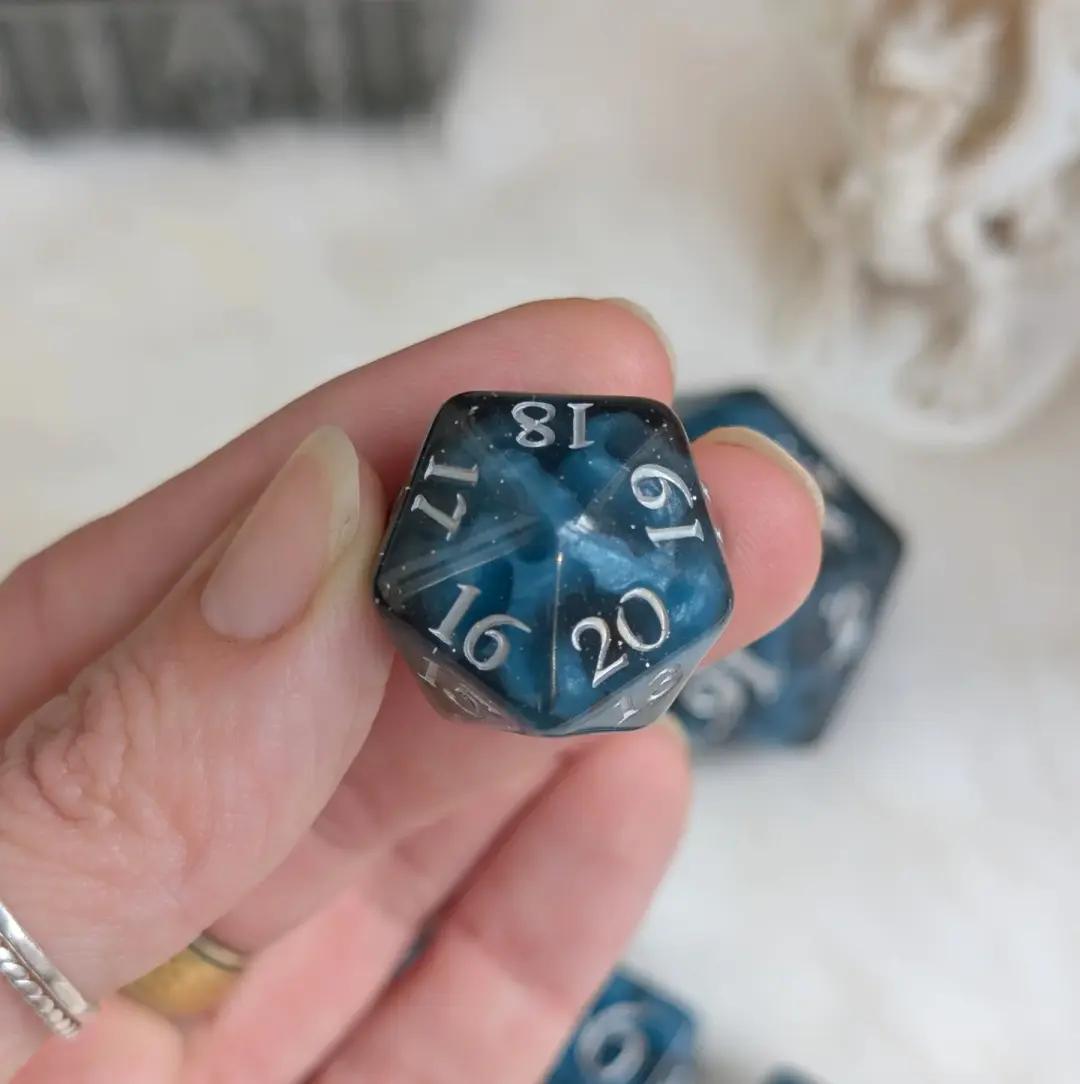 Mystic Mind - Black Blue Spindown D20