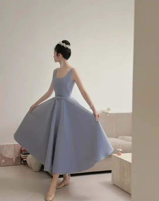 Light blue spaghetti strap, waist-cinched, full-skirted elegant prom dress R7970