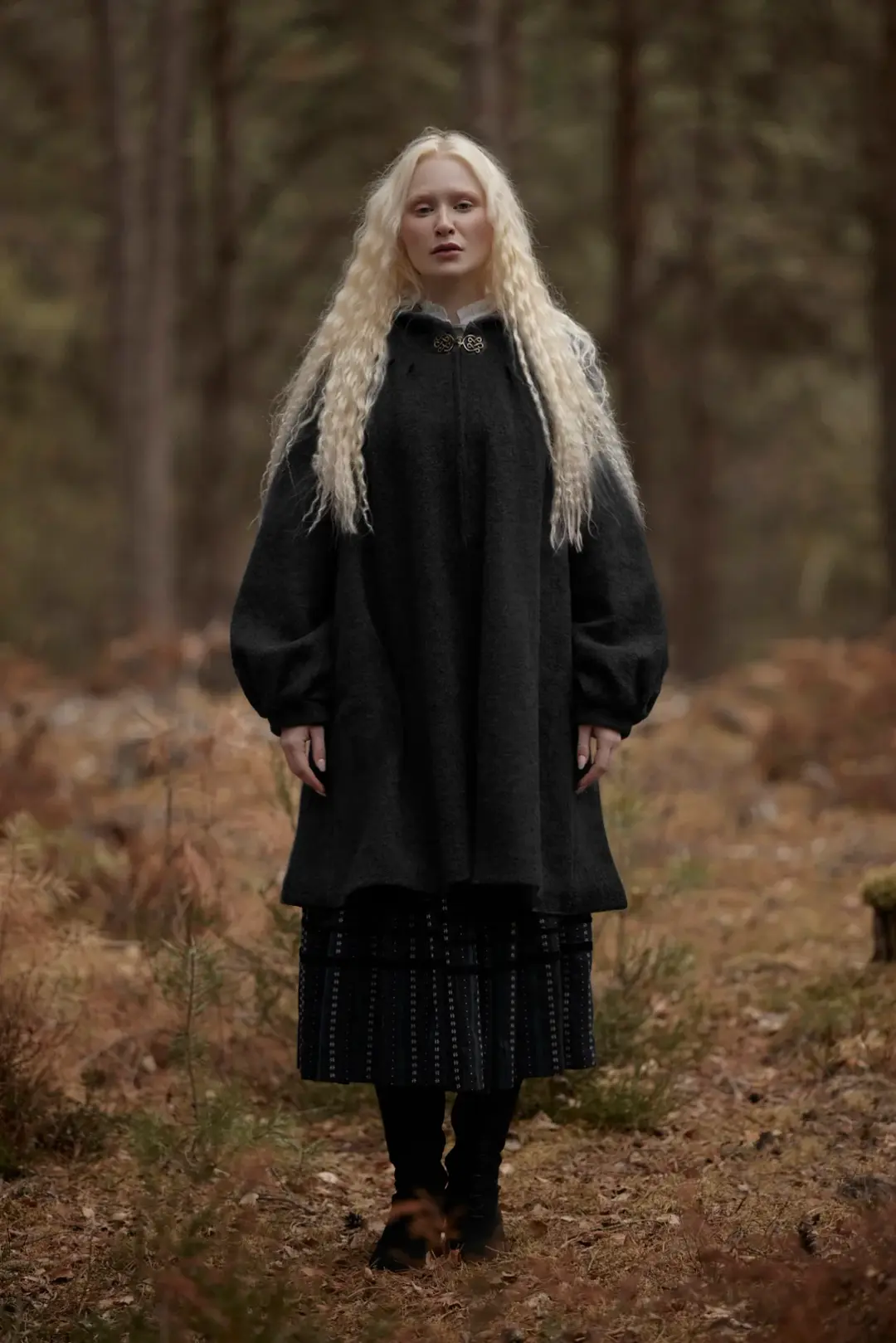 Manteau-cape à capuche “Aneta” pure laine noir