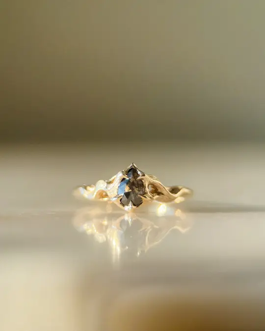 Pyre Pt II // 4x6mm // Gold