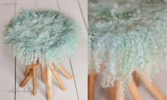 Round Curly Felted Blanket - LIGHT MINT