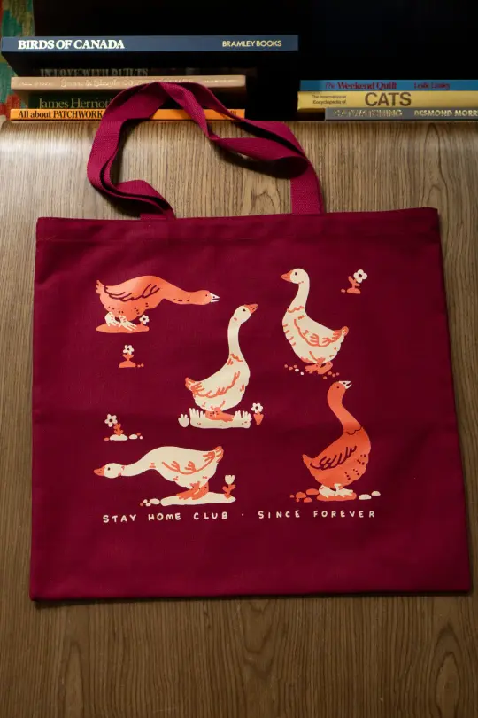 Goose Morning Flat Tote | Plum
