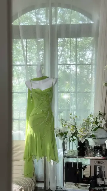 Light green halter-neck, fitted waist, sexy short prom dress R7656