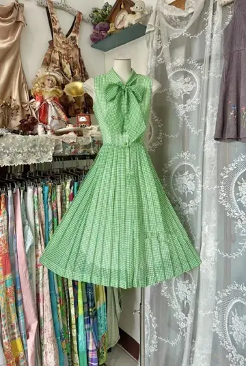 Light green checkered sleeveless fitted waist A-line midi ball gown R7504
